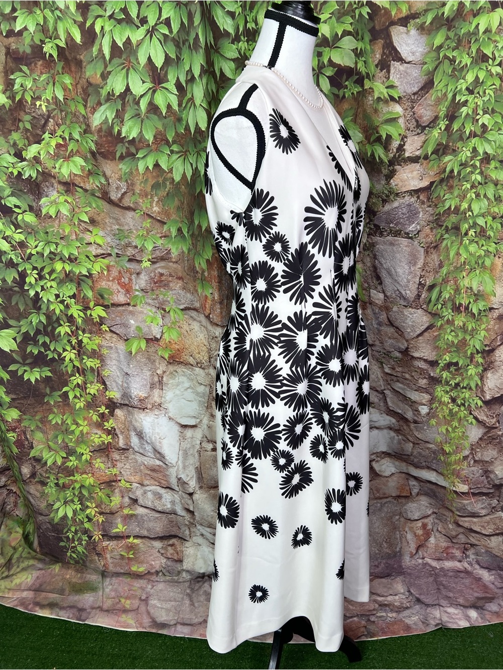 HALSTON Quiet Luxury Fit and Flare Black and Ivory Scuba Knit Event Dress, 10 - Picture 10 of 13
